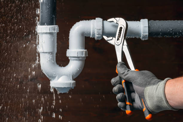 Professional Leak Detection technician working in Fort Walton Beach, FL